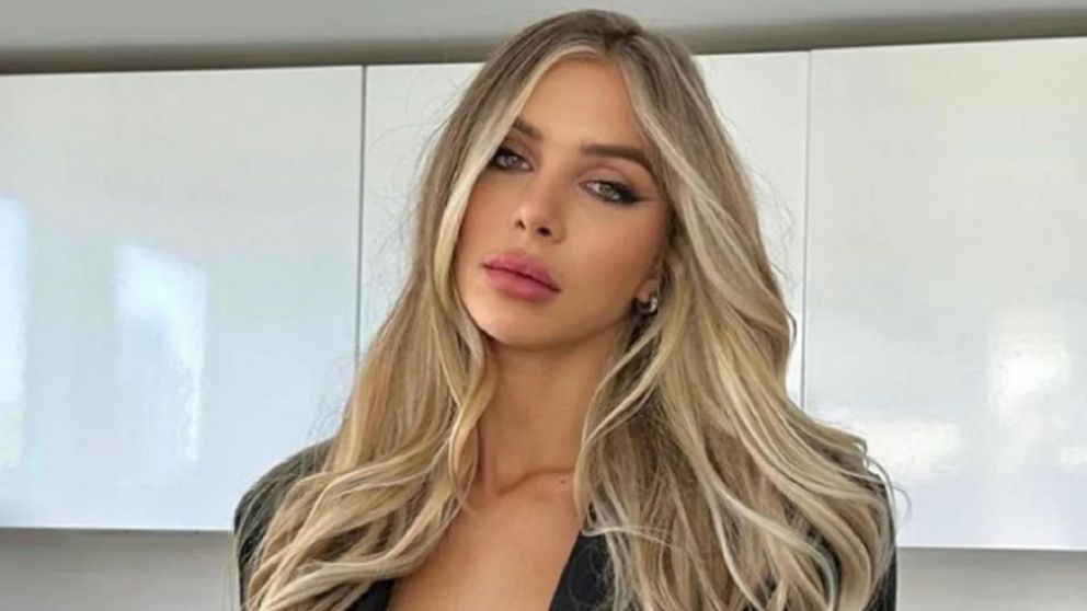 Romina Malaspina explotó la noche con un outfit total black al borde la censura