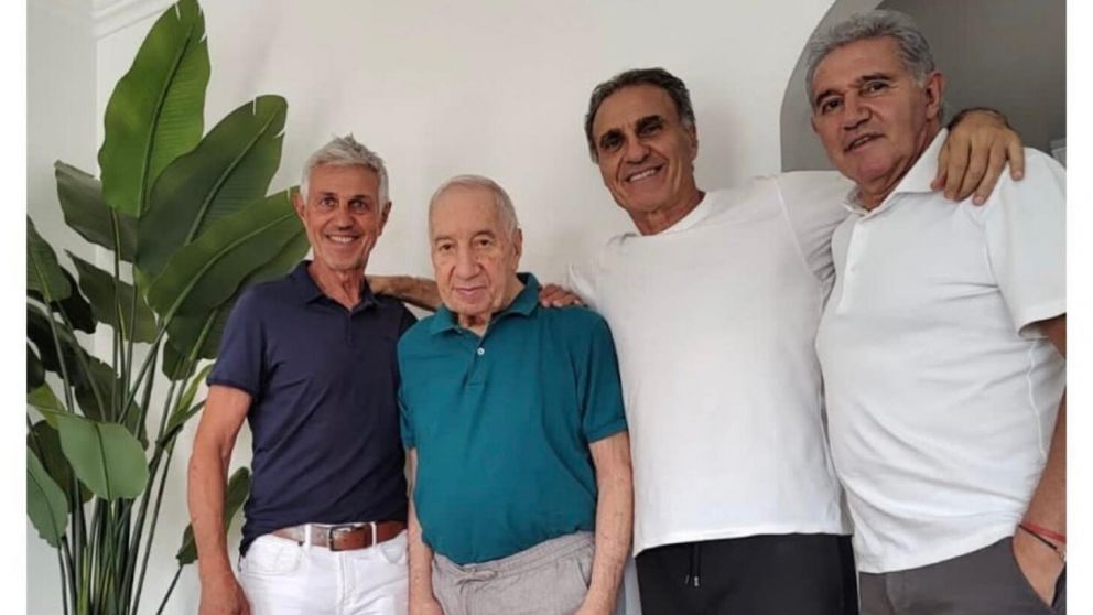Carlos Bilardo recibió la emotiva visita de los campeones del mundo en México 1986