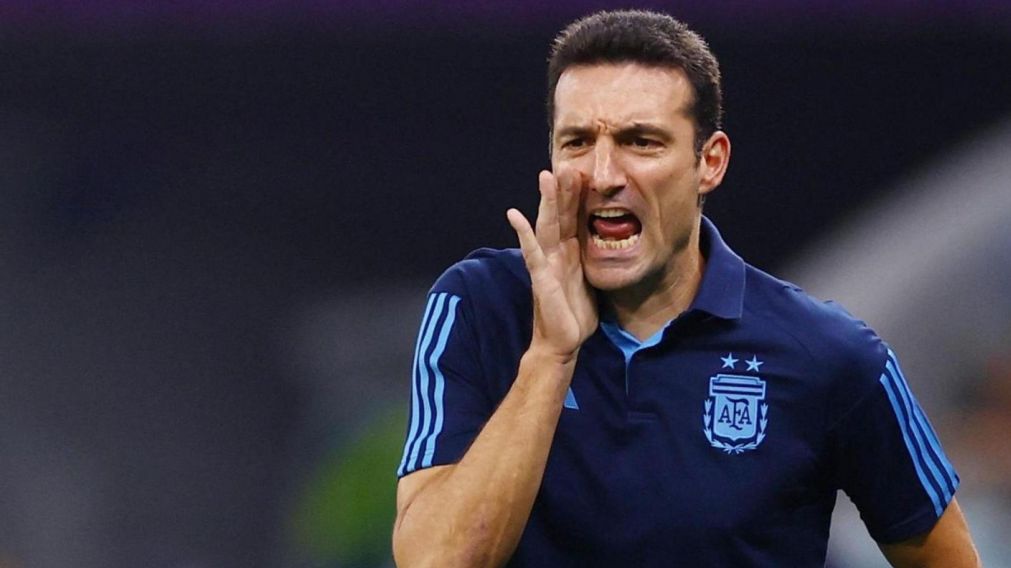 Bombazo: Scaloni viaja al sorteo de la Copa América