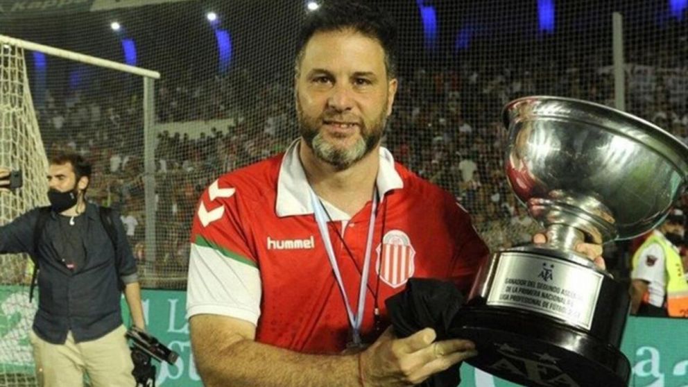 Rodolfo De Paoli volver� a dirigir en primera divisi�n y fue tendencia en las redes sociales