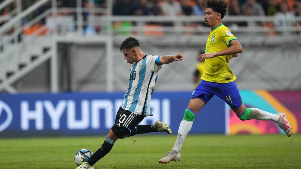 Mundial Sub 17: La Selección Argentina goleó a Brasil con hat-trick de Echeverri