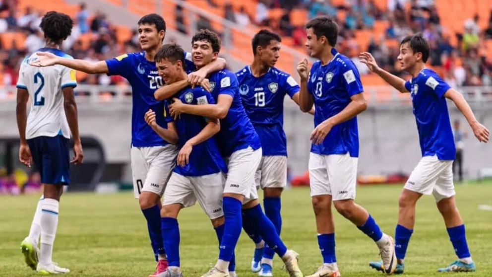 Mundial sub 17: la insólita actitud del técnico de Uzbekistán en el histórico triunfo ante Inglaterra en octavos