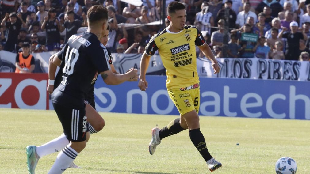 Primera Nacional: Riestra le ganó el primer chico a Almirante Brown y se ilusiona con la final del reducido
