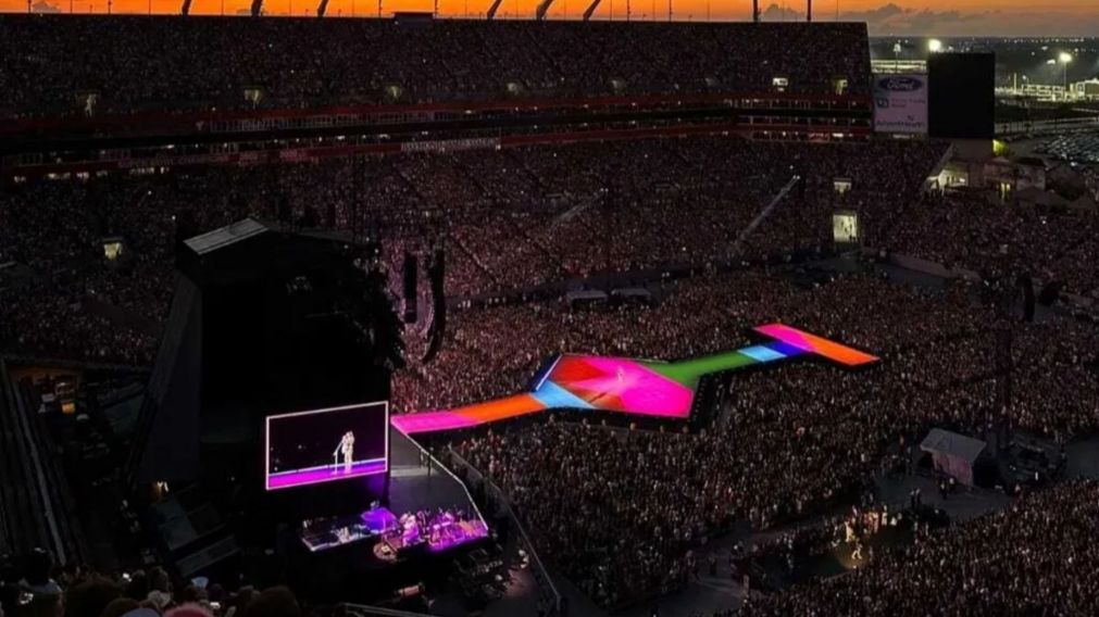 Travis Kelce, jugador de NFL y novio de Taylor Swift, elogió la cancha de River