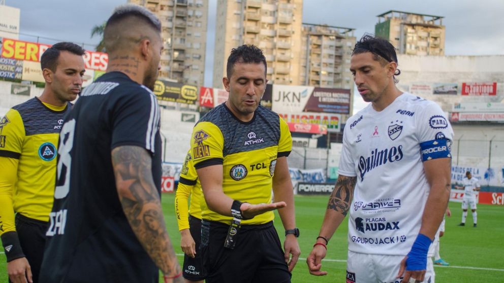 Primera Nacional: Riestra sacó del reducido a Quilmes en un final caliente