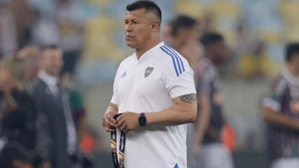 Los dos entrenadores que recomendó el astrólogo de Boca para reemplazar a Almirón