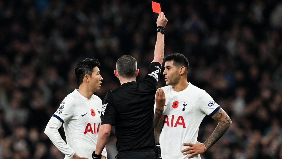 Cuti Romero tuvo un momento de furia que le costó caro a Tottenham: patadón a Enzo Fernández, penal y expulsión