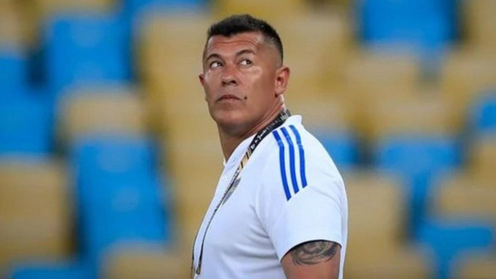 La renuncia de Almirón enfureció a los referentes y sorprendió a Riquelme: los detalles