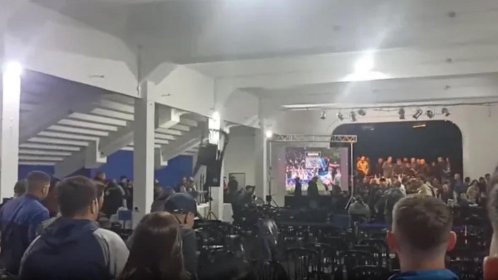 Escándalo en Vélez: una asamblea de socios terminó a los sillazos