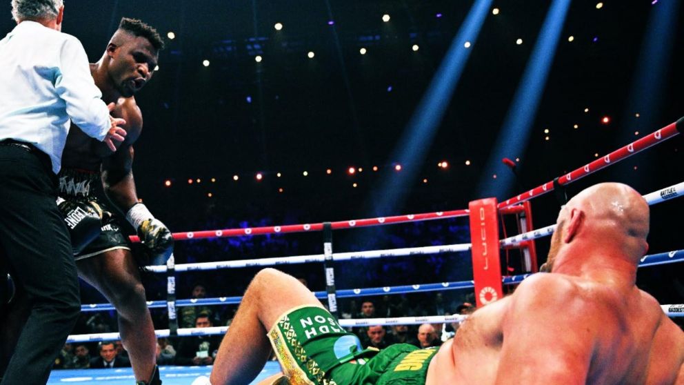 Tyson Fury recibió una trompada brutal de Ngannou, se repuso y terminó ganando la pelea por fallo dividido