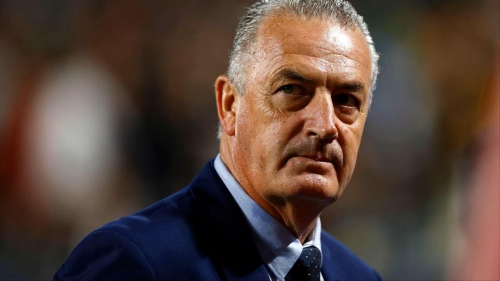 Gustavo Alfaro dirigirá otra selección tras su paso por Ecuador
