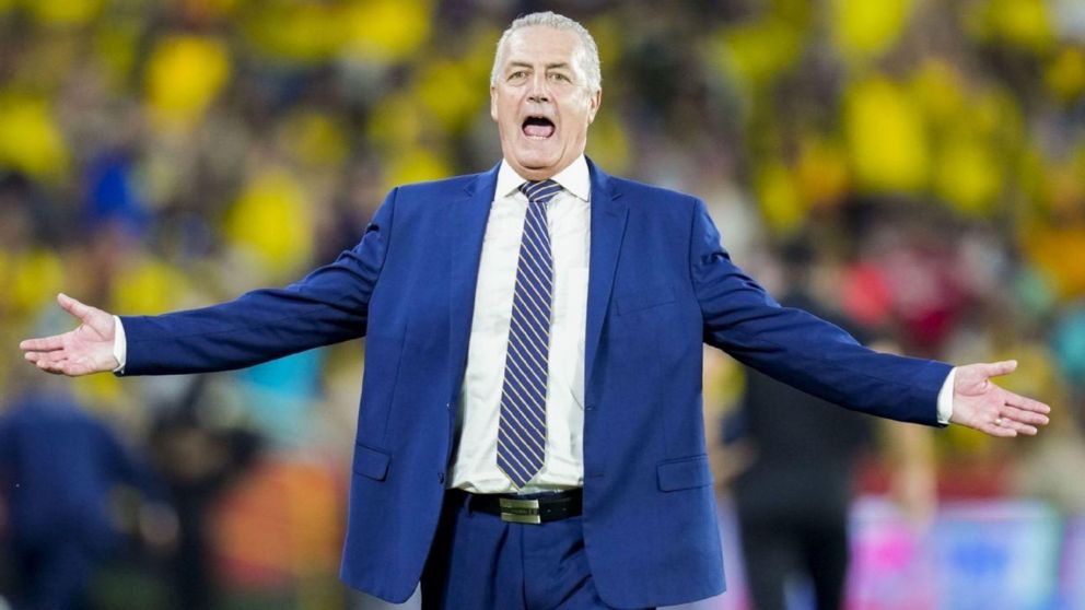 Sufre Racing: Gustavo Alfaro está cerca de convertirse en nuevo entrenador de Costa Rica