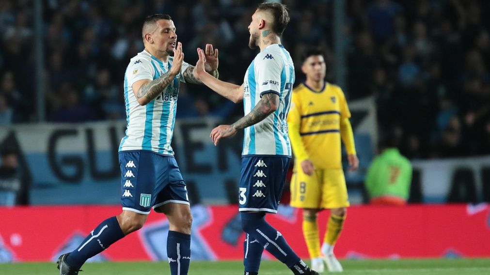 En un final electrizante, Racing le ganó a un Boca alternativo y quedó escolta en su zona