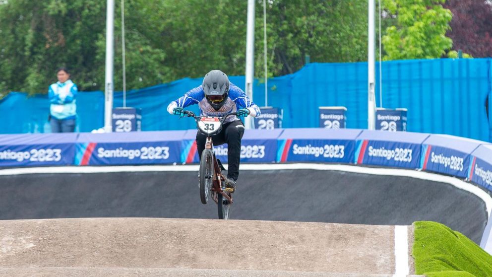 Molina y De la Fuente están en los cuartos de final de Ciclismo BMX en los Juegos Panamericanos 2023