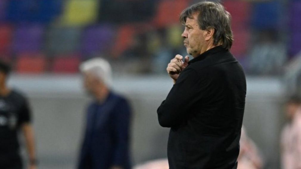 El Ruso Zielinski le dio duro al �rbitro Andr�s Merlos tras su debut como DT de Lan�s