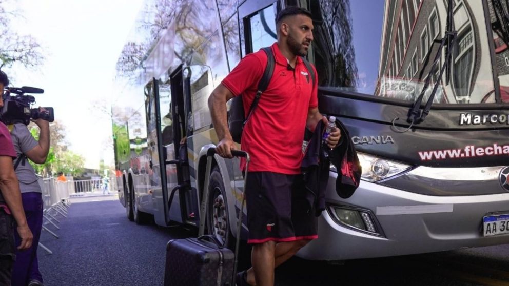 ¡Insólito!: Wanchope Ábila se cruzó con un hincha de Colón en las redes sociales y lo invitó a pelear