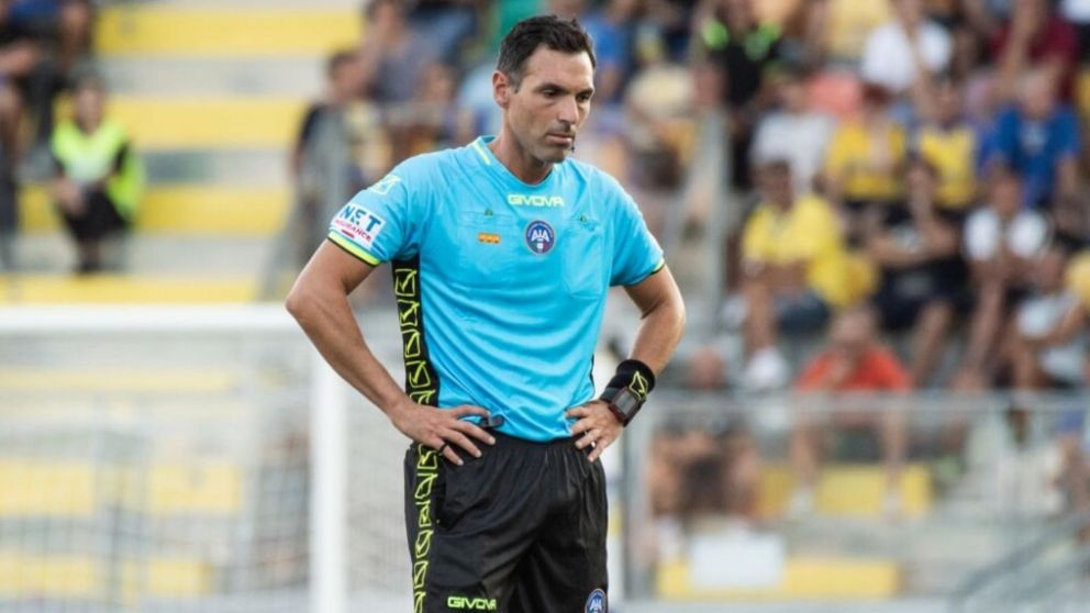 ¡Escándalo en Italia!: un árbitro le negó el saludo a su jueza de línea y sería sancionado