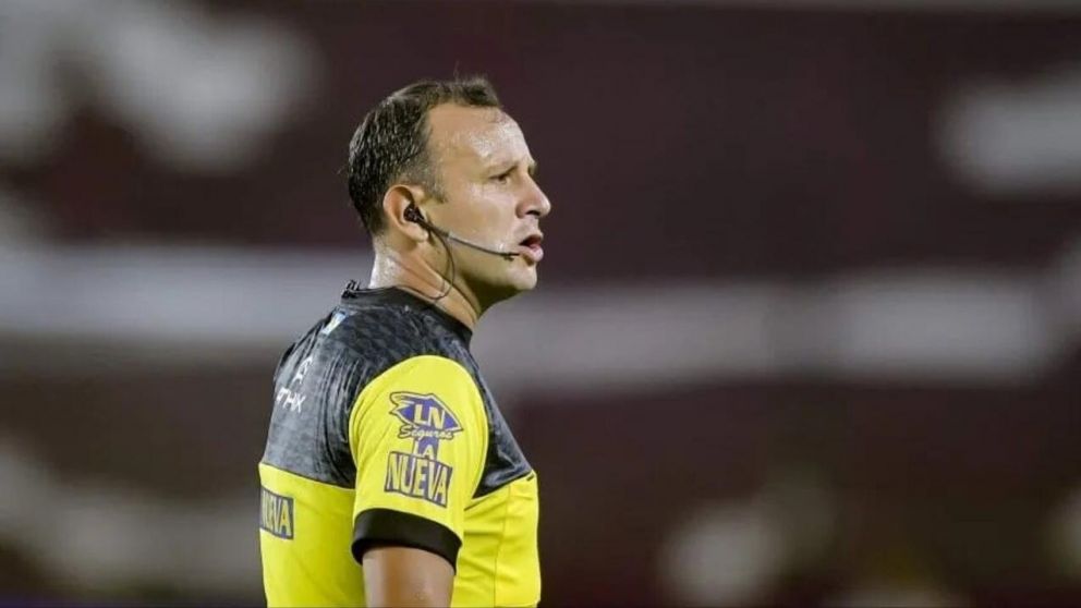 Un ex jugador de Racing arremetió contra Darío Herrera que tuvo otra noche polémica: los posteos