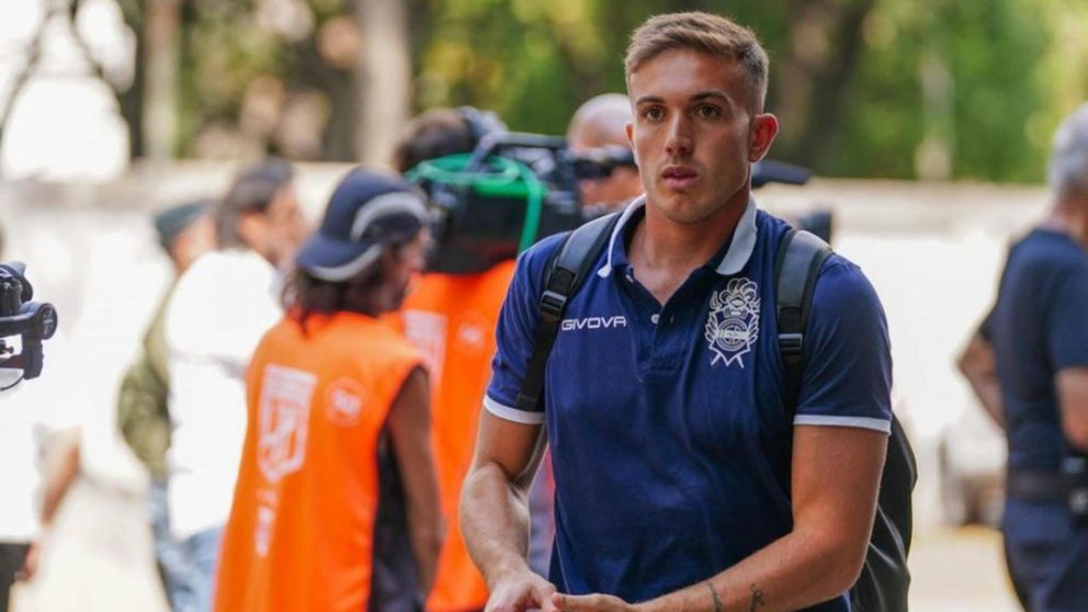 ¡Escándalo en el final del clásico de La Plata! Los polémicos gestos del arquero de Gimnasia a los hinchas de Estudiantes