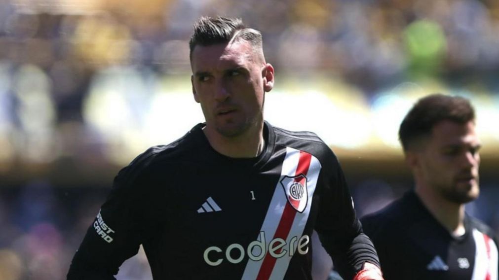 River usó una camiseta homenaje a Labruna para la entrada en calor para el Superclásico con Boca
