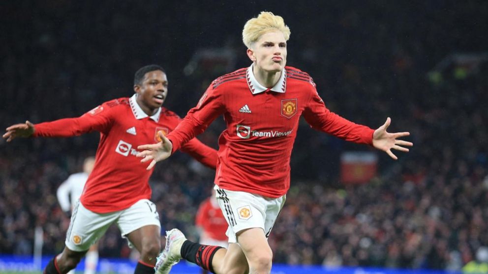 Video: Garnacho metió un gol con el Manchester United y festejó como Cristiano Ronaldo