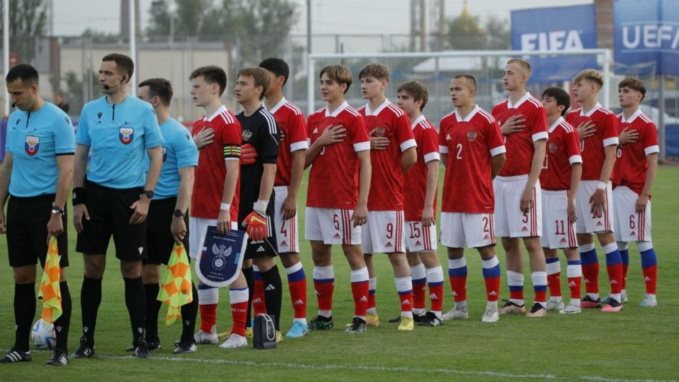 La FIFA y la UEFA habilitaron a las selecciones menores de Rusia a competir, pero con un particular detalle