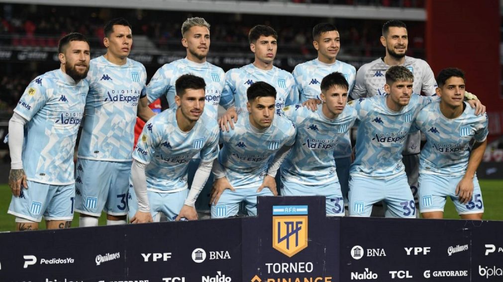 Racing presentó su nueva camiseta y la estrenará en el partido frente a Newell’s