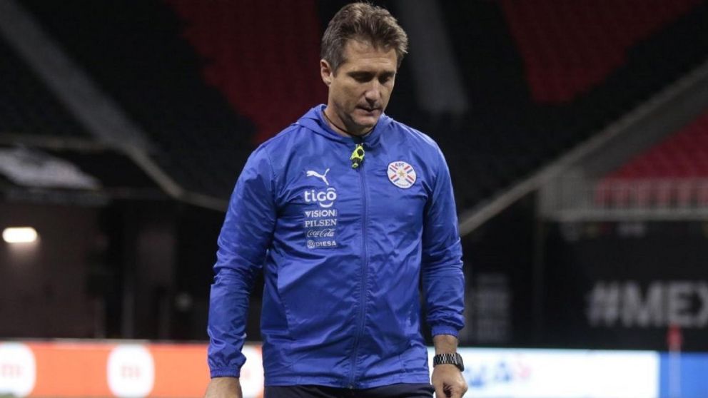 Guillermo Barros Schelotto fue despedido de Paraguay luego del mal arranque en las Eliminatorias