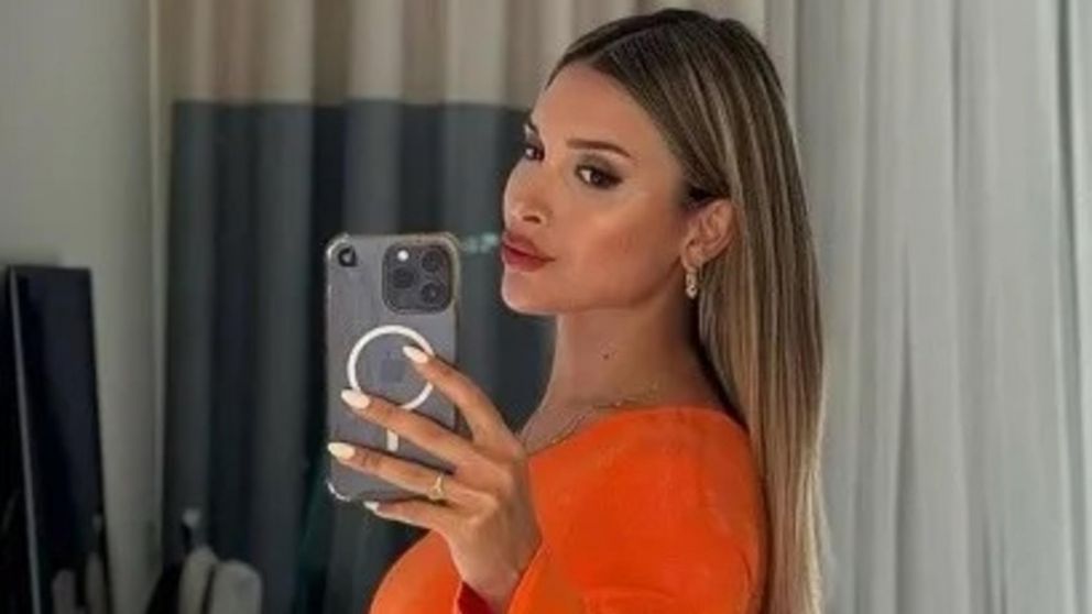 Agustina Gandolfo incendió Instagram con un vestido de látex negro súper escotado