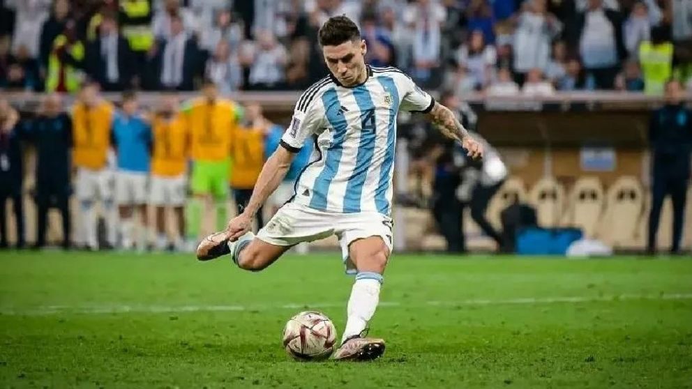 Acuña reveló quién tiene la pelota con la que Montiel hizo el penal que le dio el Mundial a la Selección Argentina