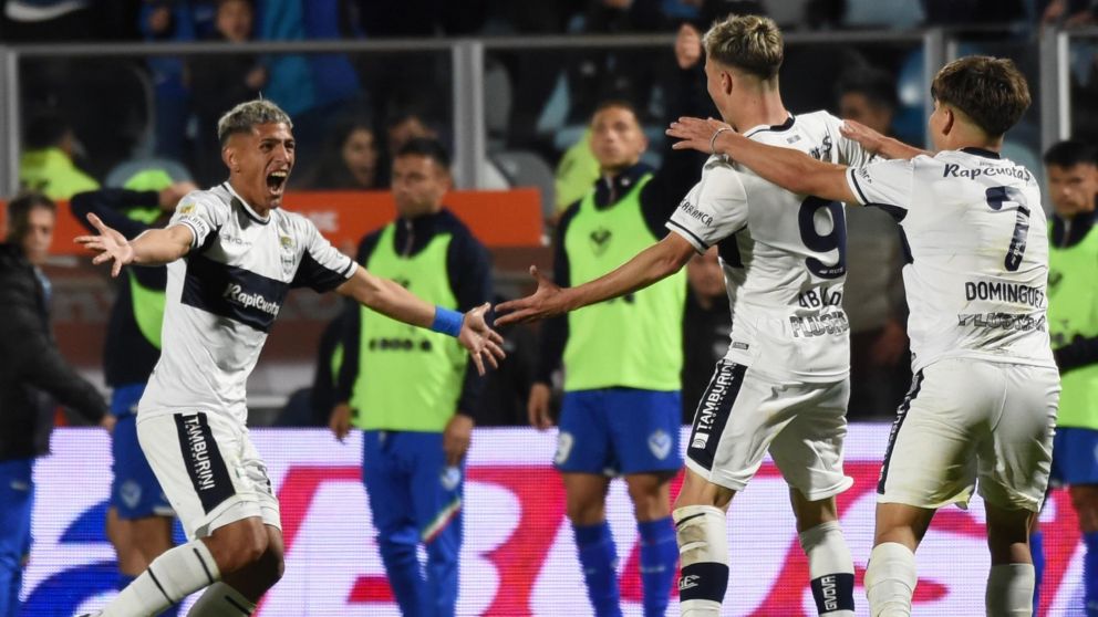 Gimnasia LP venció a Vélez por la Copa de la Liga Profesional y arde la lucha por el descenso