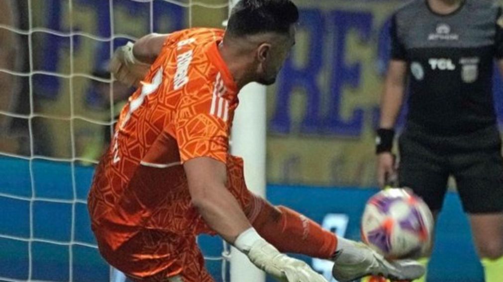 Chiquito Romero otra vez héroe: Boca le ganó por penales a Almagro y se metió en los cuartos de final