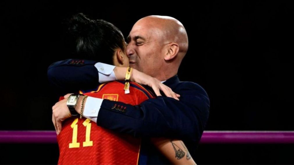 El beso de Rubiales a Jenni Hermoso llegó hasta el Parlamento Europeo: qué pasará