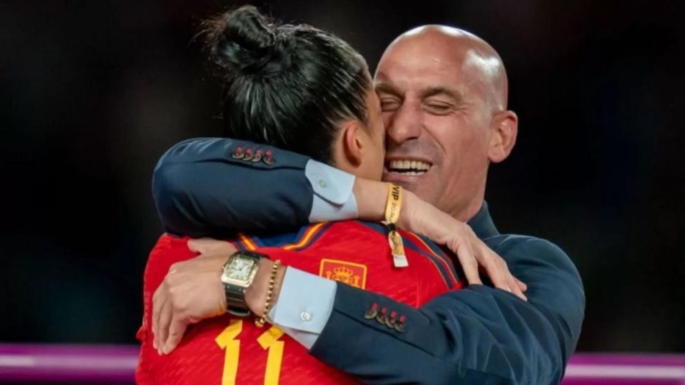 La drástica decisión de FIFA con Luis Rubiales por su beso no consentido a Jenni Hermoso