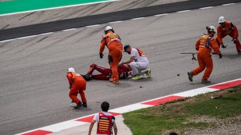 Moto GP: Al italiano Francesco Bagnaia lo pasaron por arriba en un tremendo accidente en el GP de Barcelona
