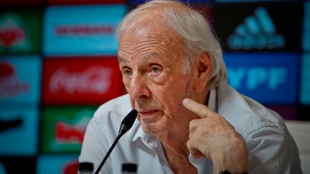 César Luis Menotti está internado por un accidente doméstico: los detalles