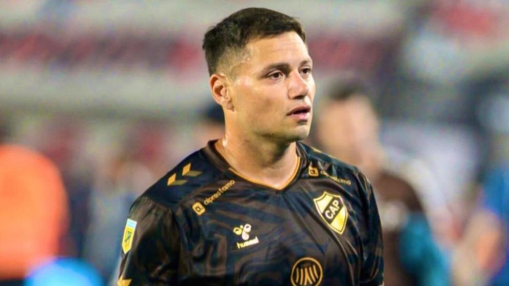 Mauro Zárate deja el fútbol italiano y jugará en Danubio de Uruguay