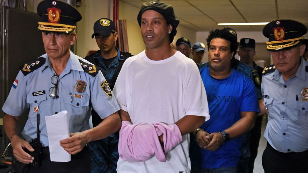 Ronaldinho podría volver a la cárcel: los motivos