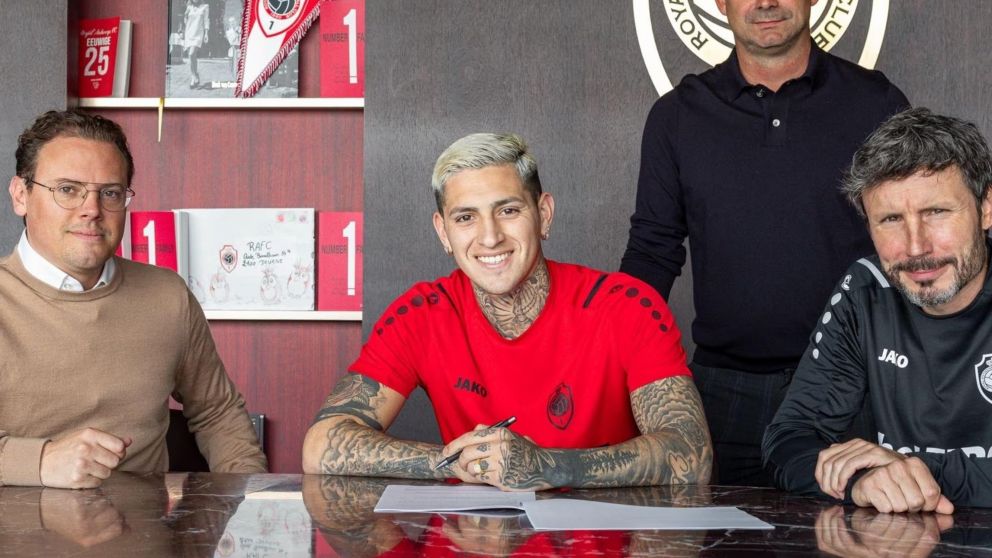Ajax busca a un ex Boca: Gastón Ávila cada vez más cerca de cambiar Bélgica por Países Bajos