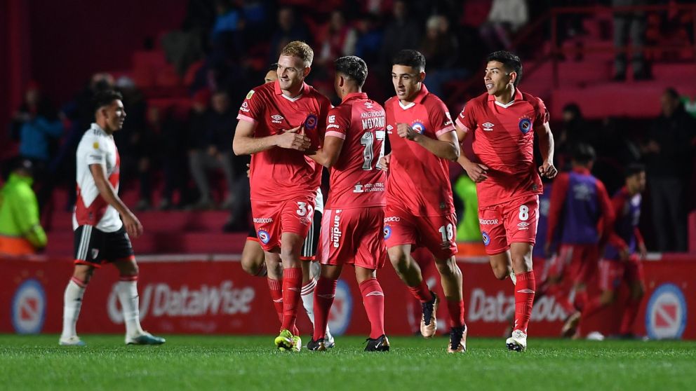 Argentinos logró una gran victoria ante River: partidazo en La Paternal con muchos goles y polémicas