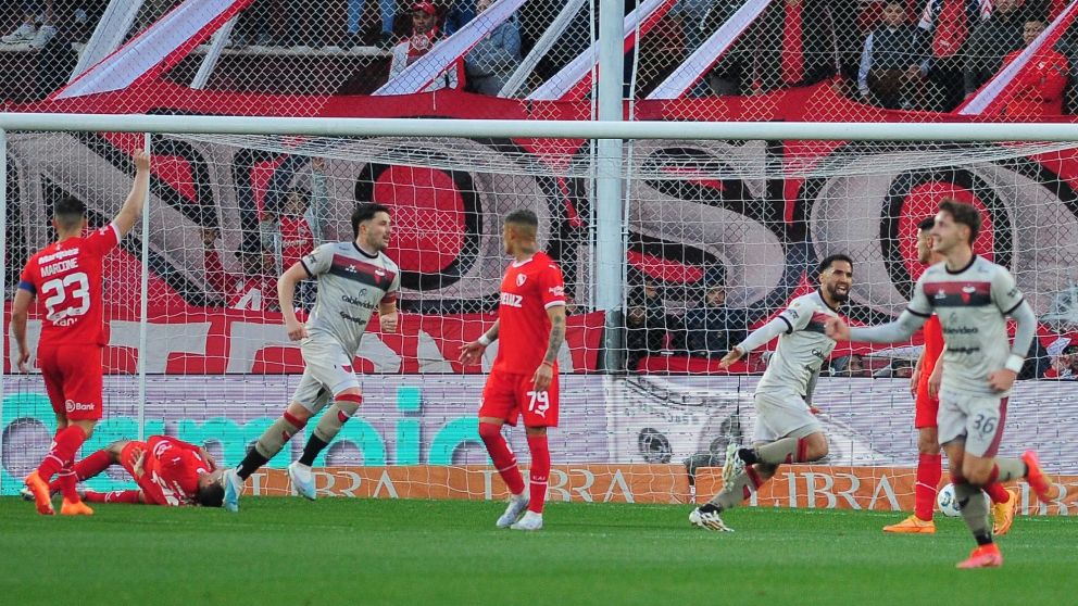Colón venció a Independiente por la Copa de la Liga Profesional y se llevó tres puntos claves
