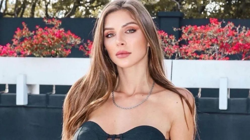 Romina Malaspina publicó un video con dos hombres que la tratan como una reina