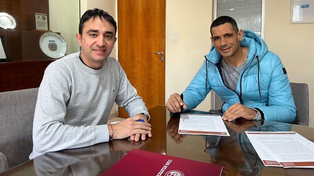 Lanus está de fiesta porque Pepe Sand extendió su contrato: hasta cuándo
