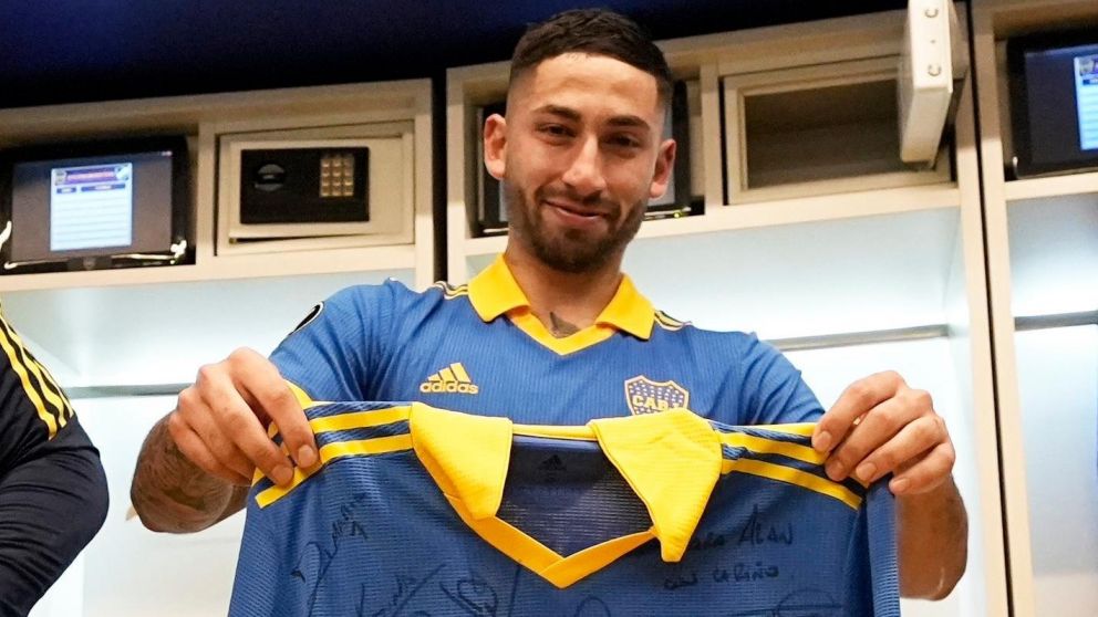 Alan Varela tuvo una emotiva despedida de Boca: el regalo especial de sus compañeros y la ovación de los hinchas