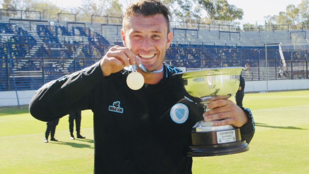 Ser técnico en la Primera Nacional, un arma de doble filo: sólo diez equipos no lo cambiaron en la temporada