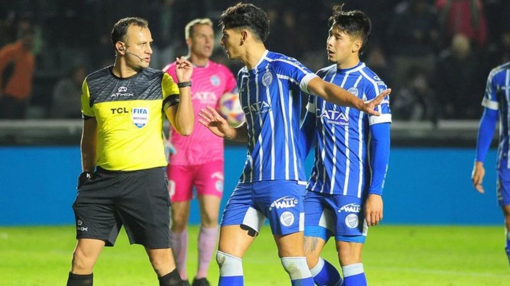A pesar de la polémica con los jugadores de Godoy Cruz, la Liga Profesional designó a Herrera para Argentinos-Estudiantes