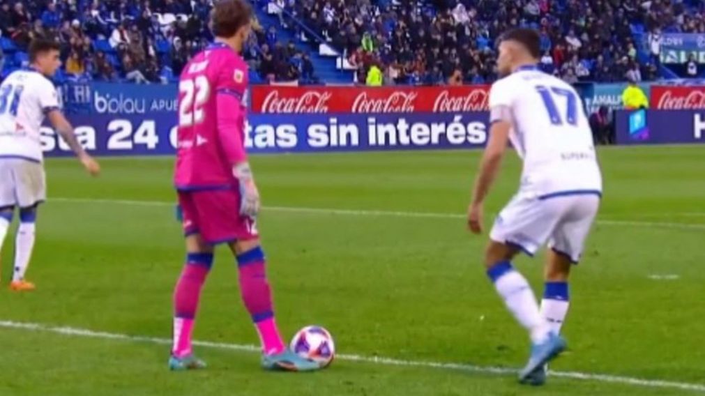 Fernando Rapallini brindó una insólita explicación sobre el penal no sancionado en Vélez-Unión