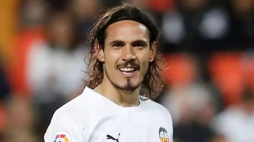 Cavani rescindió con Valencia y esta listo para cerrar su llegada a Boca