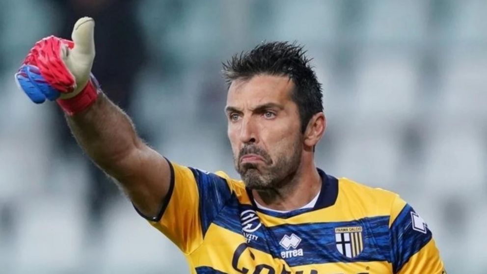 Buffon a los 45 años, entre colgar los guantes o ganar una millonada por ir a Arabia Saudita