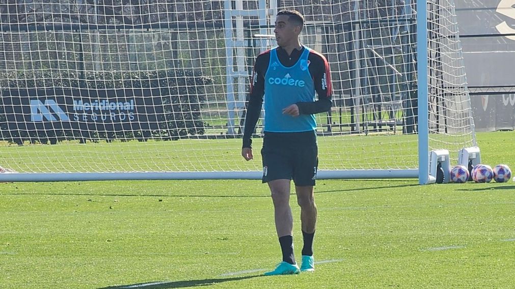 Ramiro Funes Mori particip� de la pr�ctica de f�tbol del plantel de River